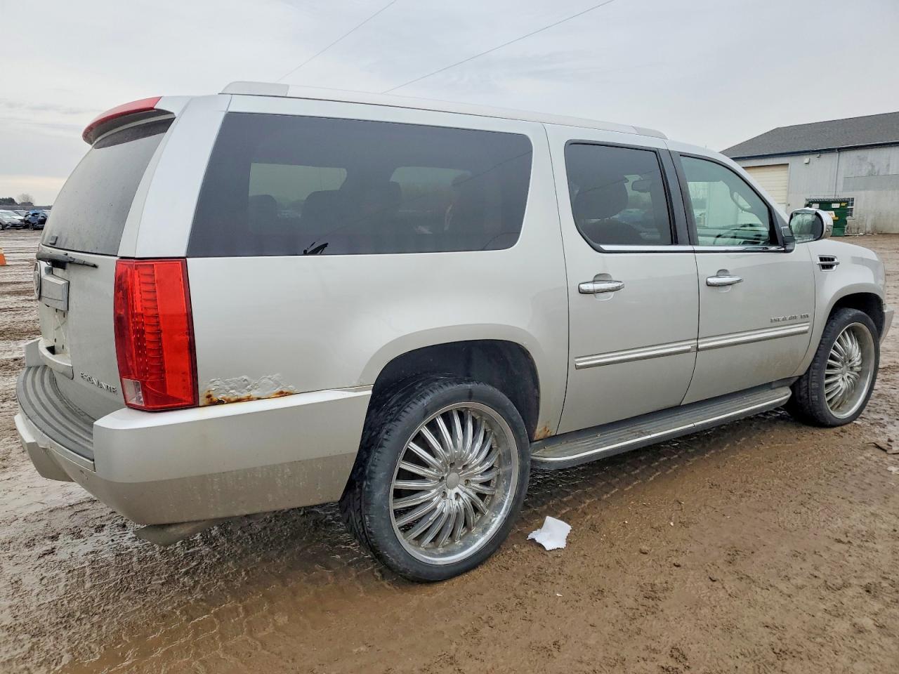 2011 Cadillac Escalade Esv Luxury - Image 3