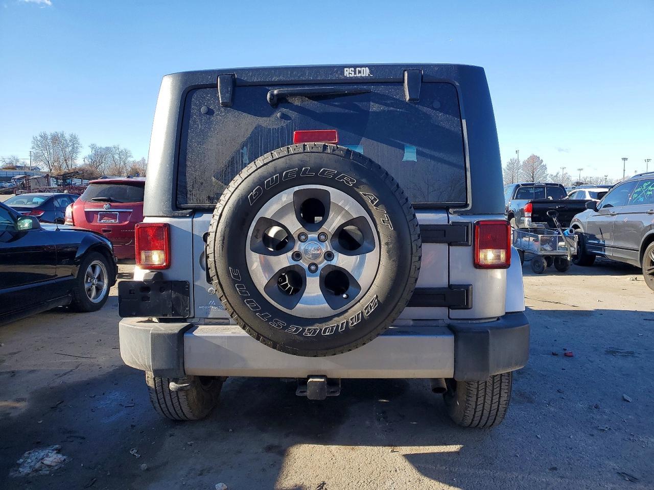 2016 Jeep Wrangler Sahara - Image 6