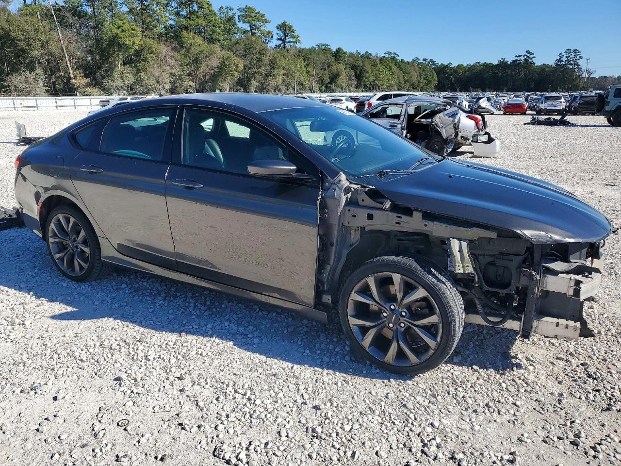 2016 Chrysler 200 S - Image 4