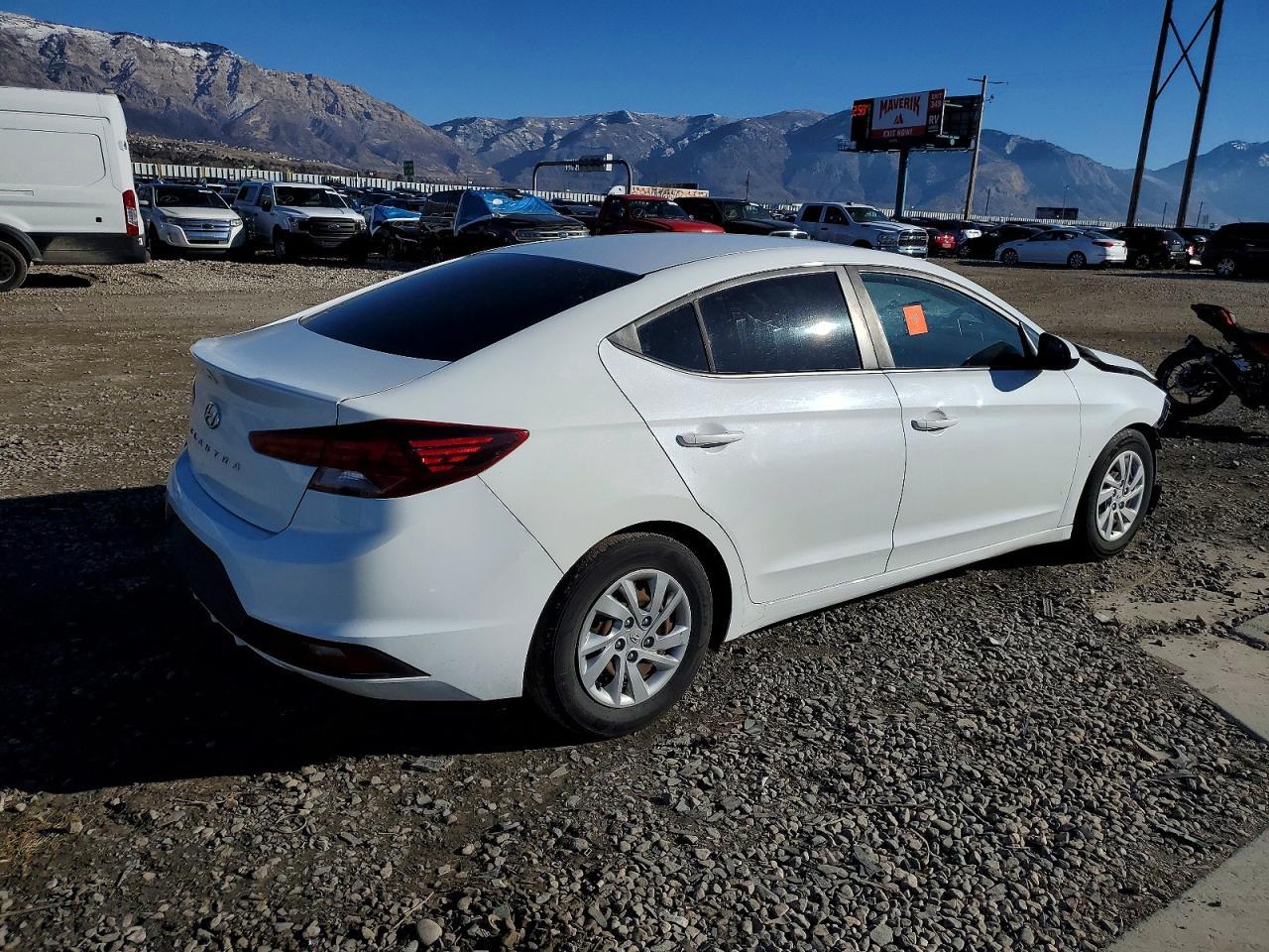 2020 Hyundai Elantra Se - Фото 3