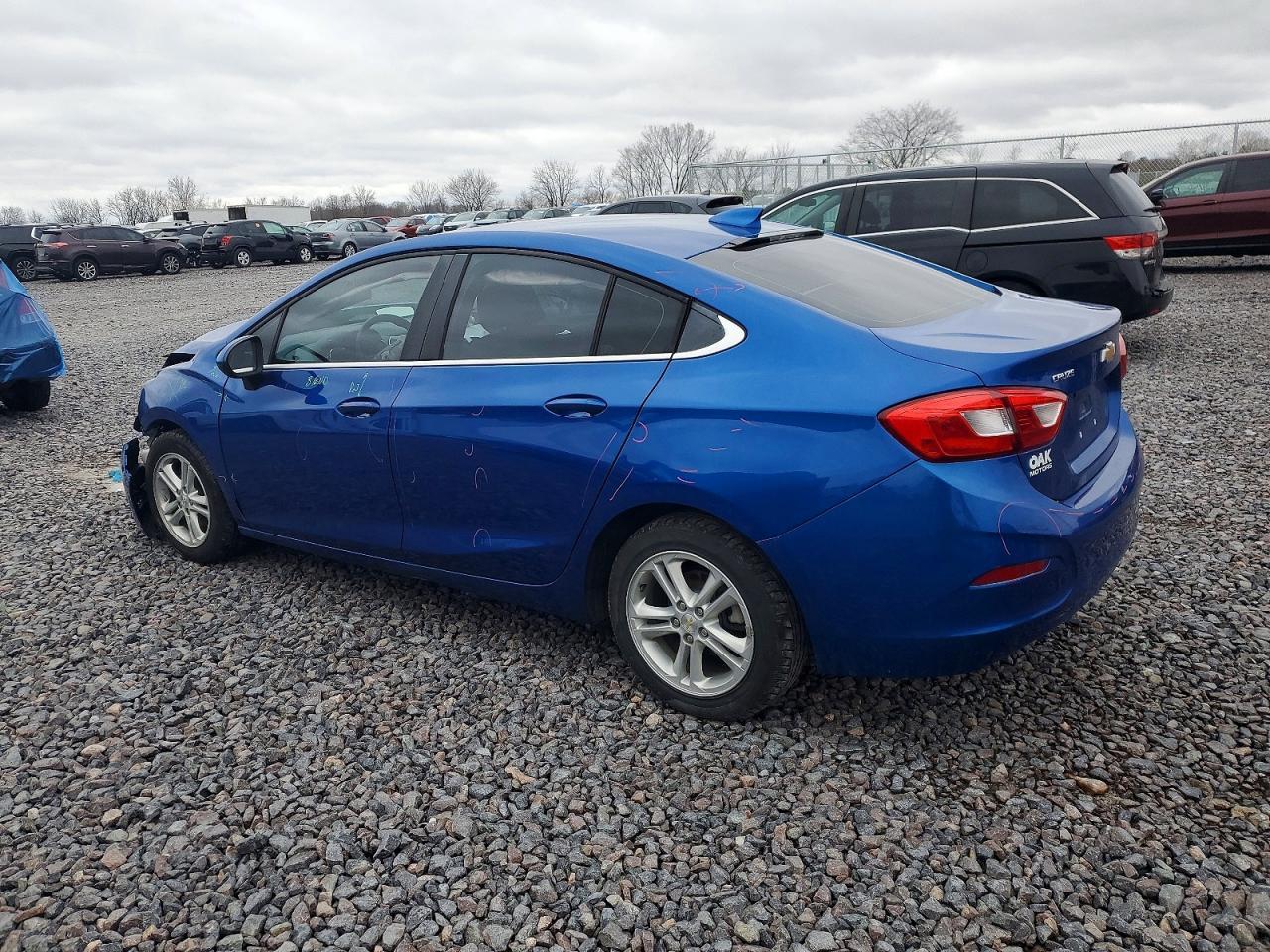 2018 Chevrolet Cruze Lt - Image 2