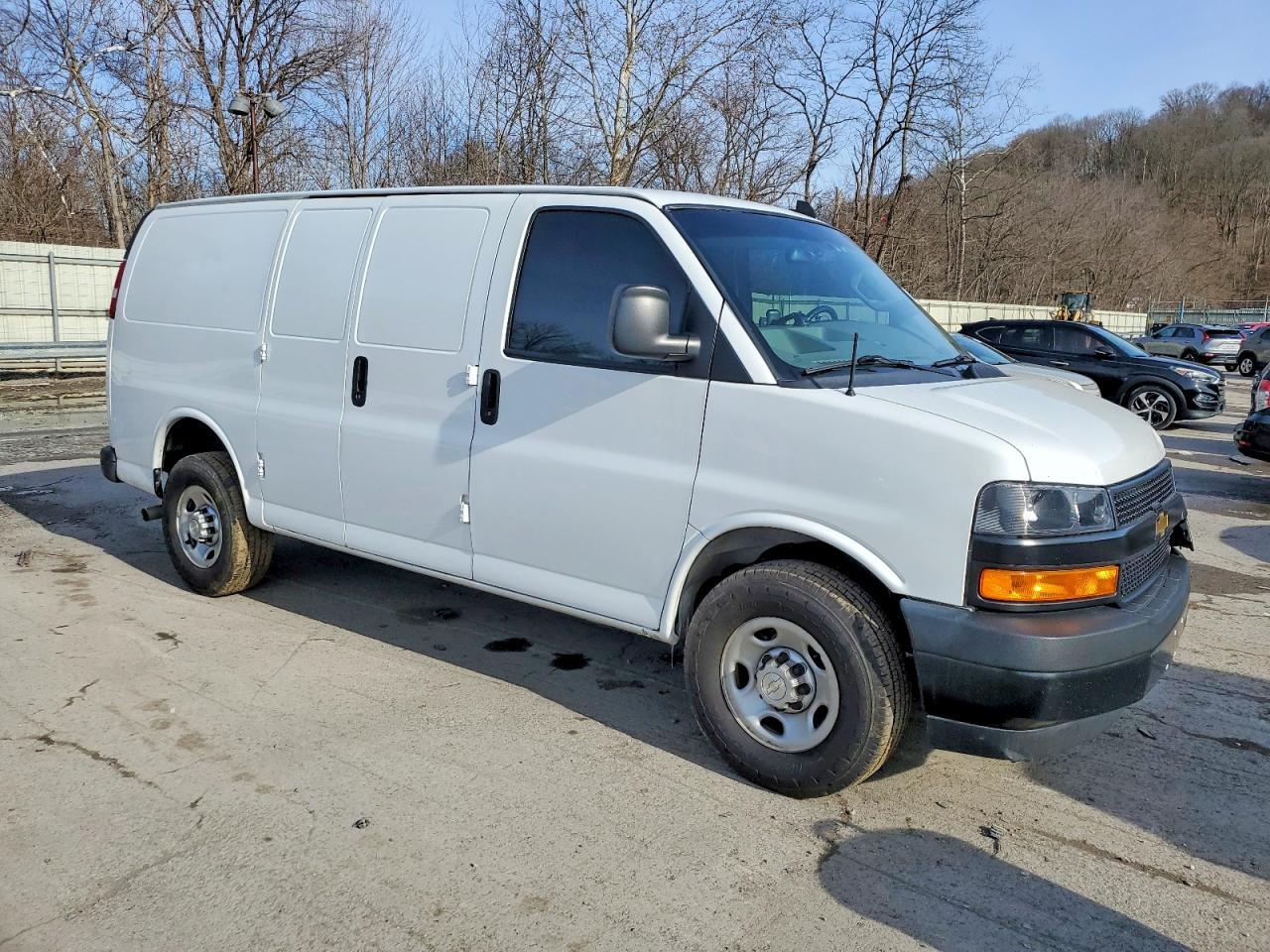 2021 Chevrolet Express G2500 - Фото 4
