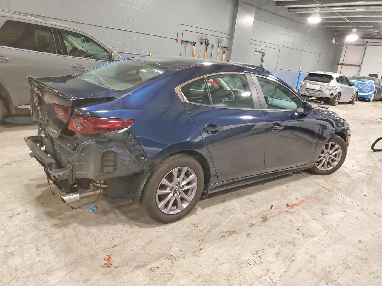 2021 Mazda 3 - Фото 3