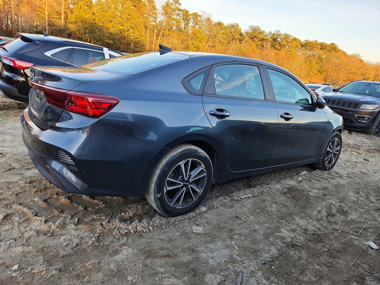 2022 Kia Forte Fe - Image 3