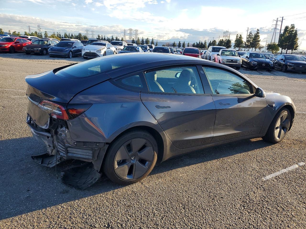 2023 Tesla Model 3 - Фото 3