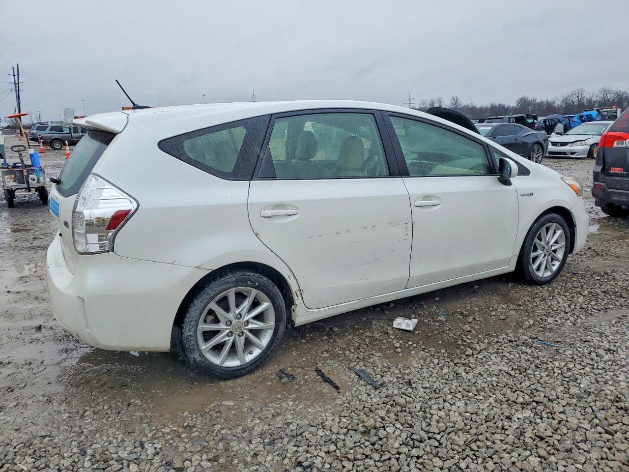 2013 Toyota Prius V - Фото 3