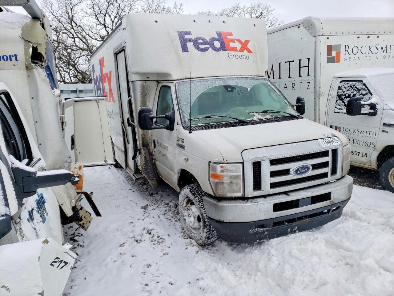 2022 Ford E450 Box Truck - Фото 4