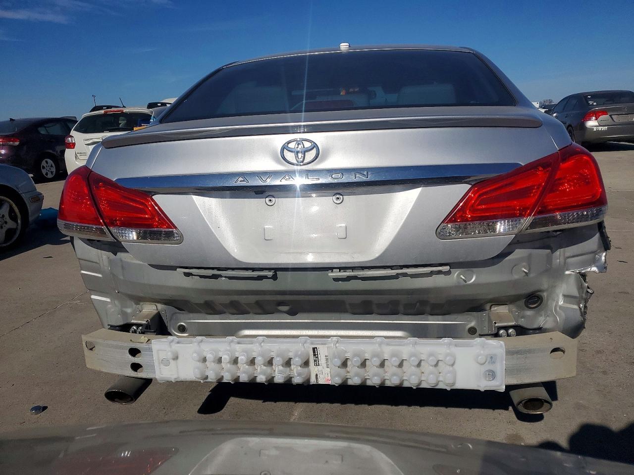 2012 Toyota Avalon Base - Image 6