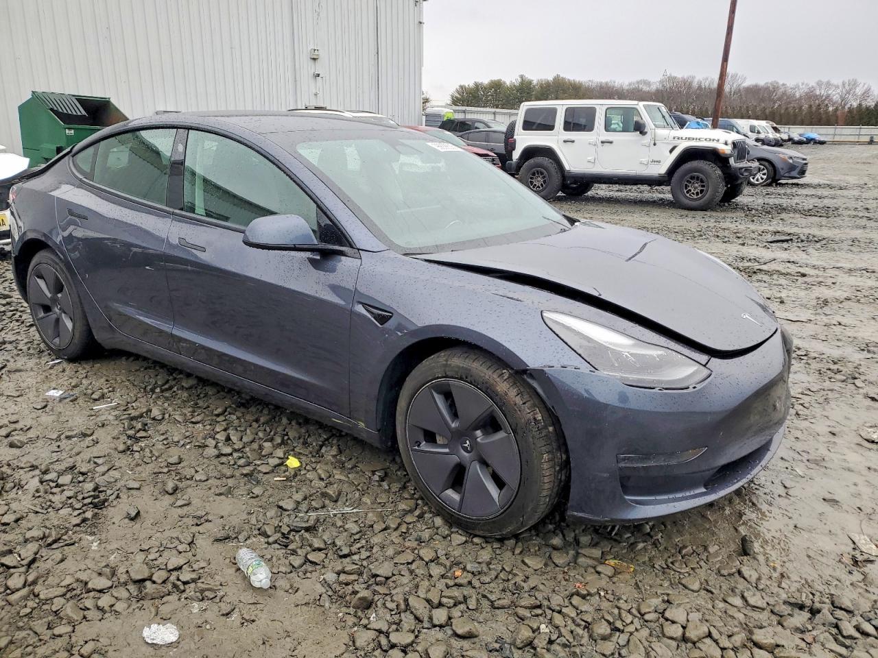 2023 Tesla Model 3 - Фото 4