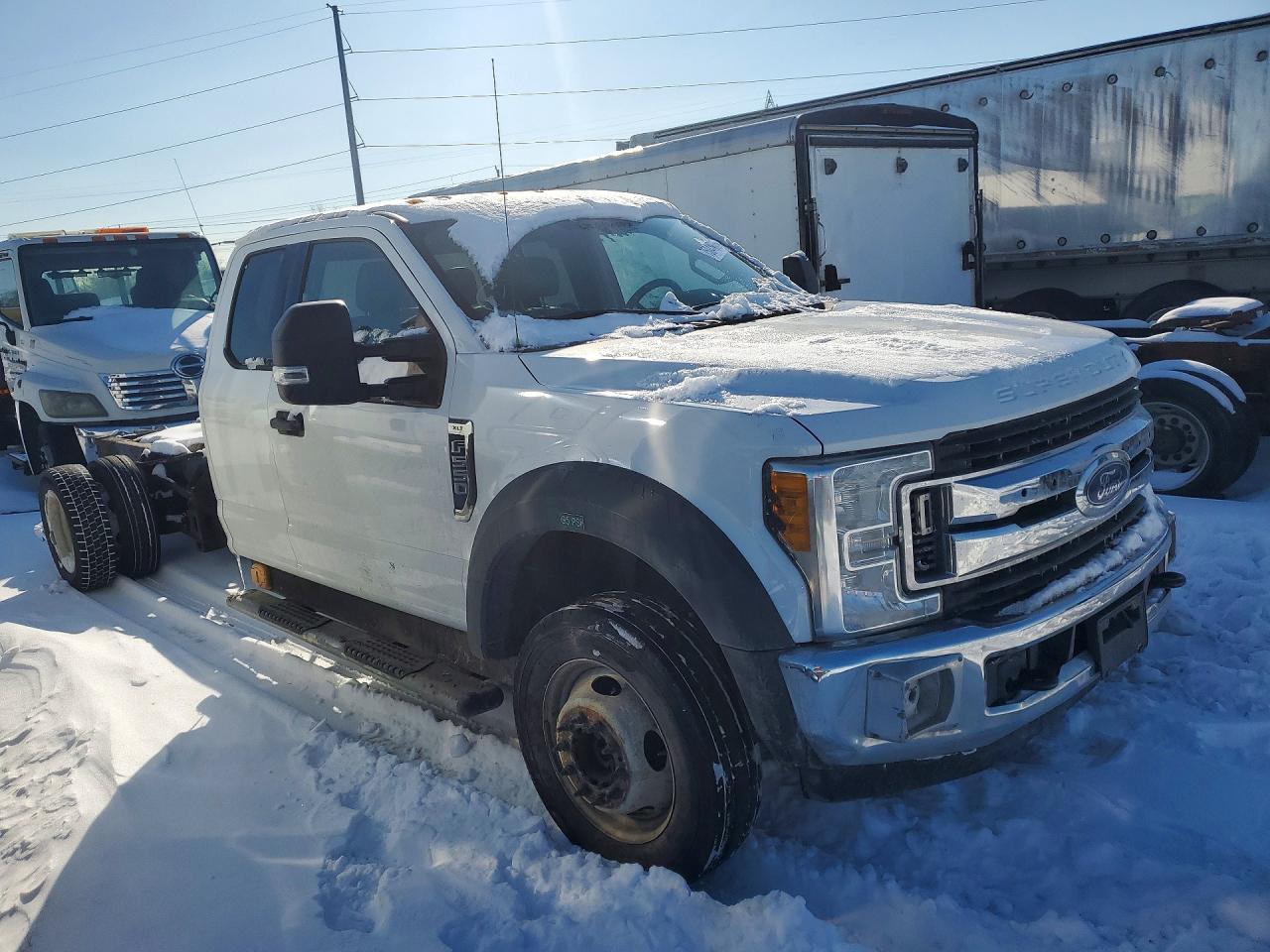 2017 Ford F550 Super Duty Truck Cab And Chassis - Фото 4