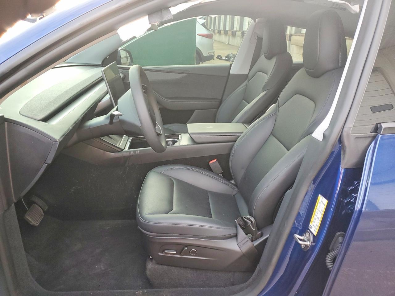 2026 Tesla Model Y - Фото 7