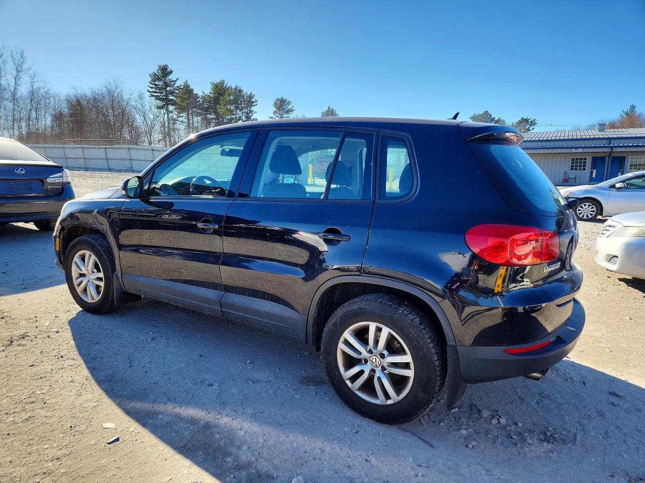 2014 Volkswagen Tiguan S - Image 2