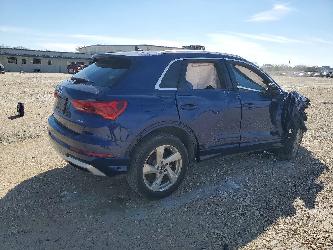2021 Audi Q3 Premium 40 - Фото 3