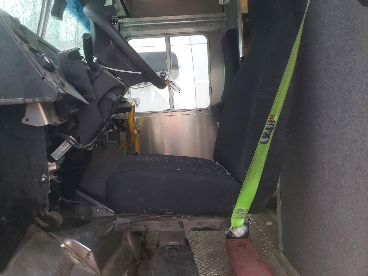 2022 Ford E450 Delivery Truck - Image 7