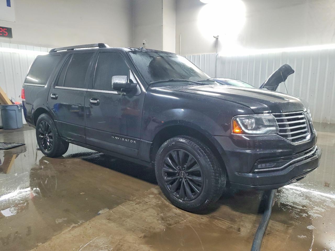 2015 Lincoln Navigator - Image 4