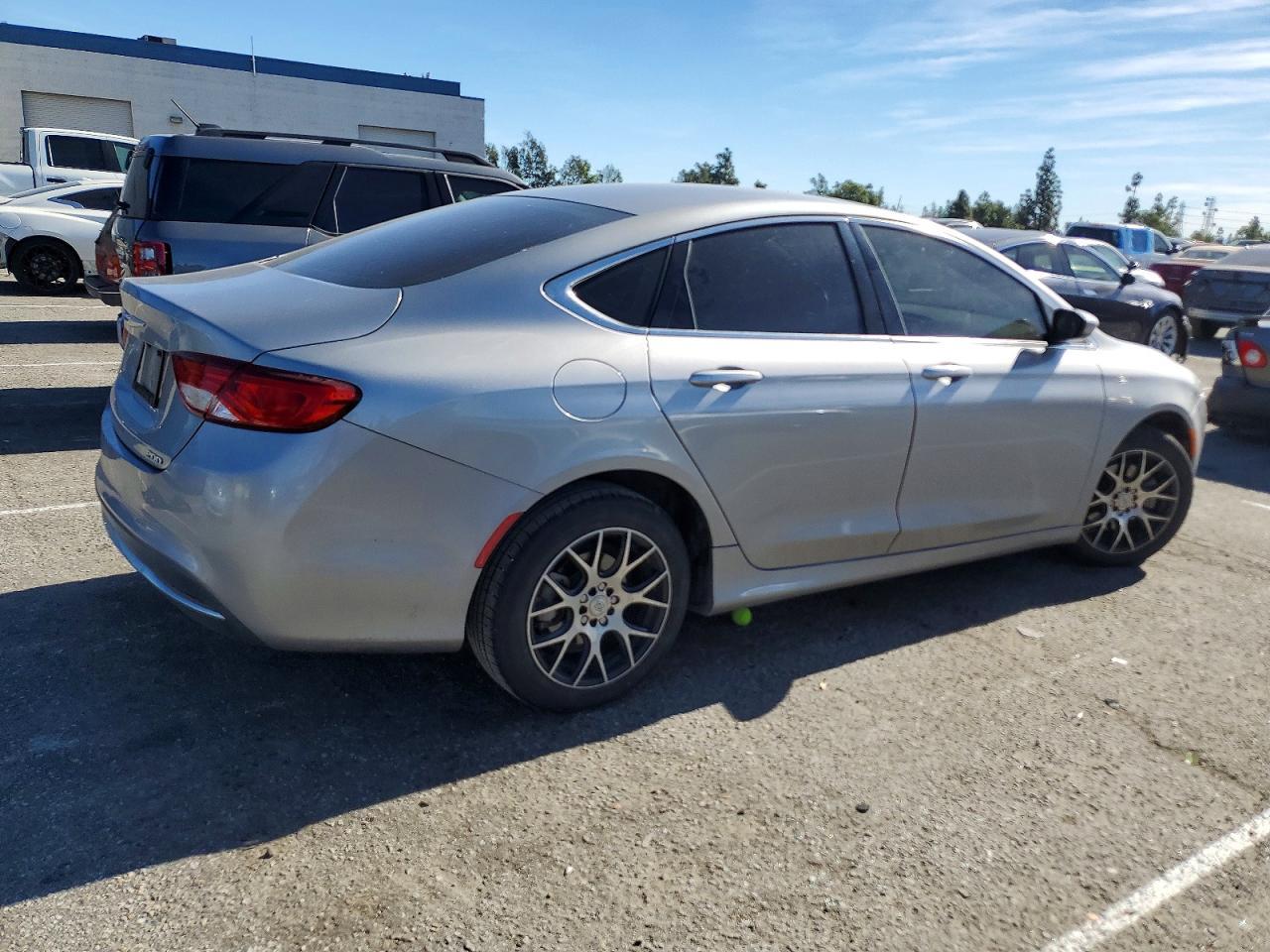 2015 Chrysler 200 Limited - Фото 3
