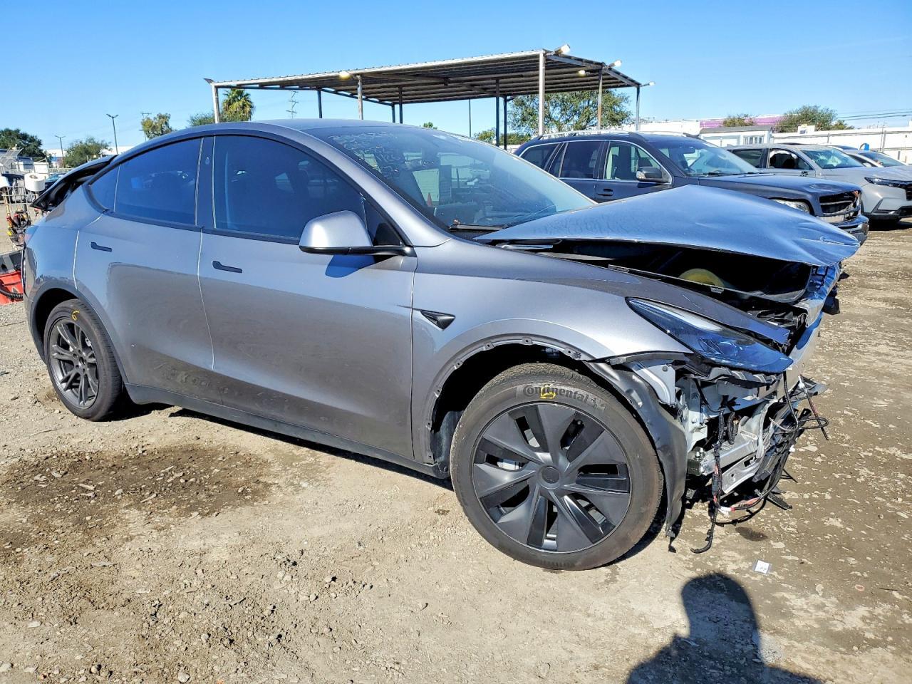 2025 Tesla Model Y - Фото 4