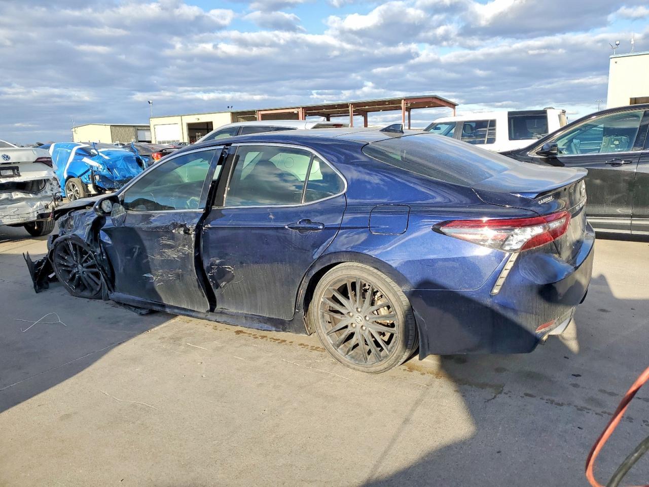 2021 Toyota Camry Xse - Фото 2
