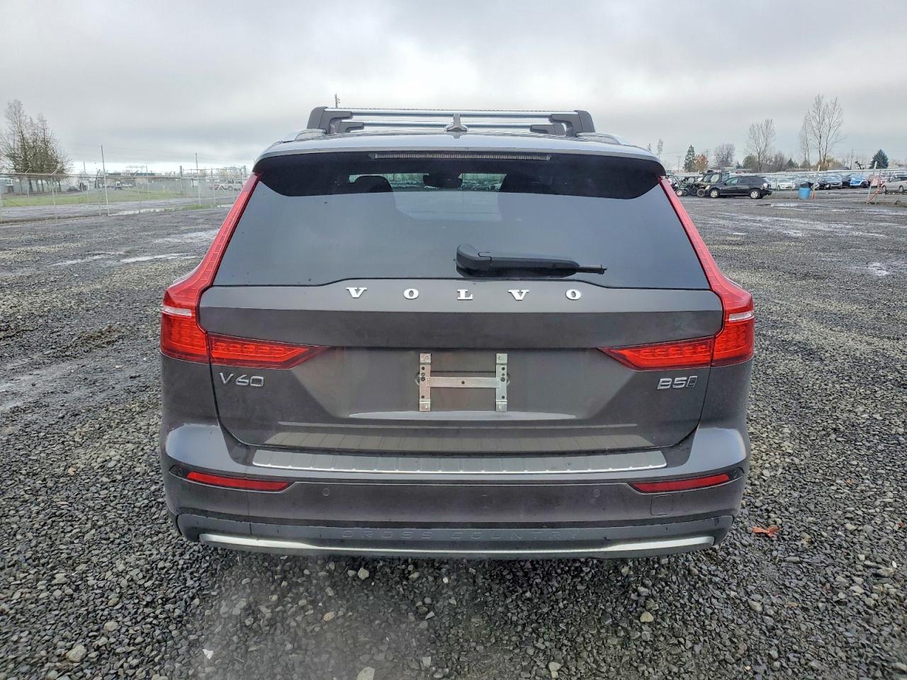 2025 Volvo V60 Cross Country Plus - Image 6