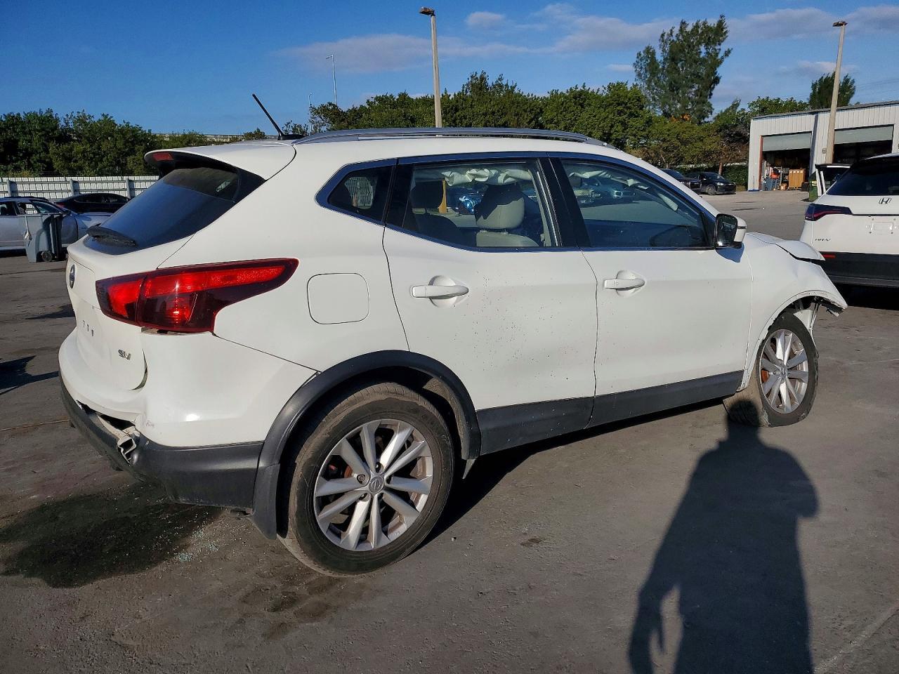 2017 Nissan Rogue Sport S - Фото 3