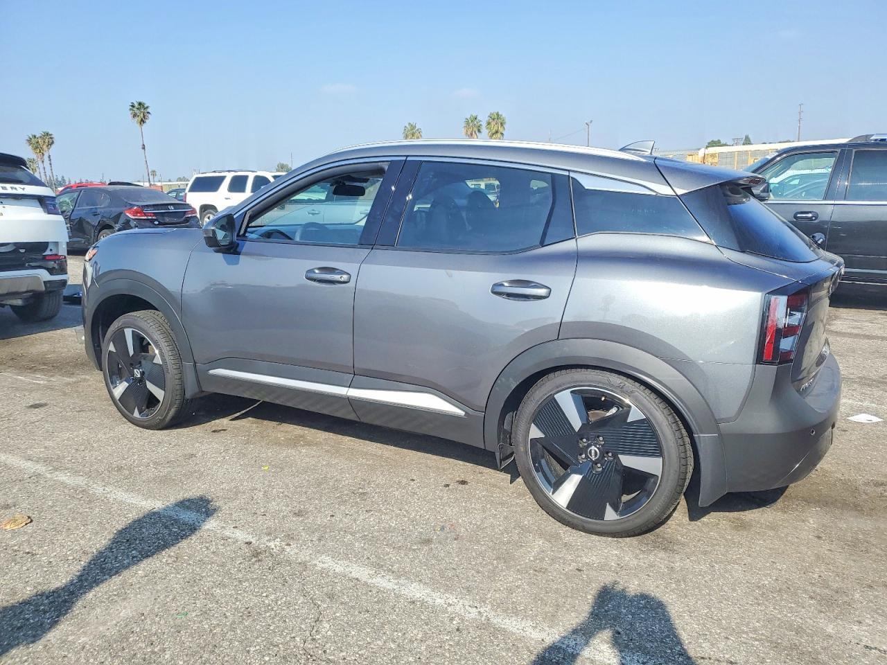 2025 Nissan Kicks Sr - Image 2