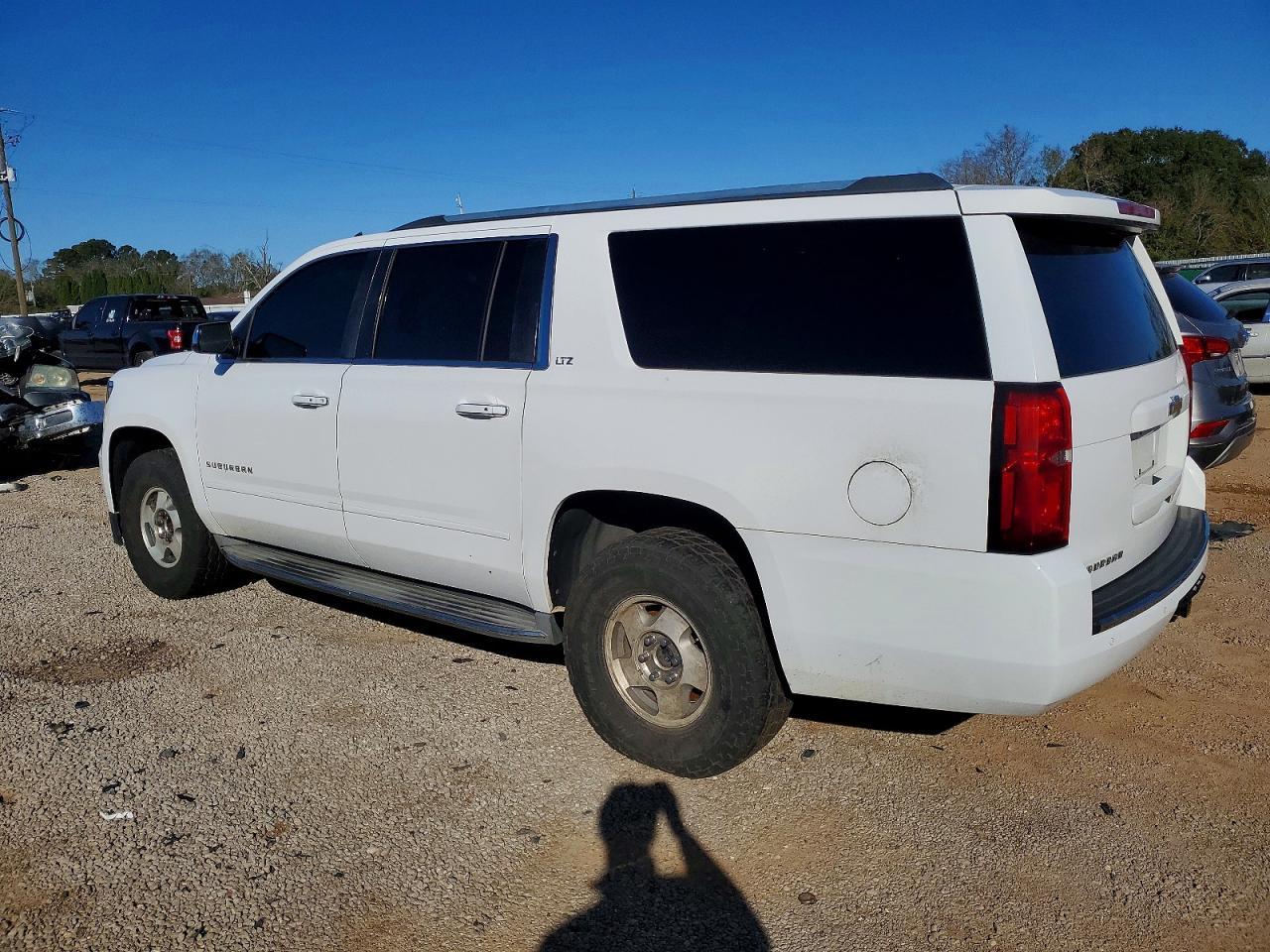 2015 Chevrolet Suburban C1500 Ltz - Image 2