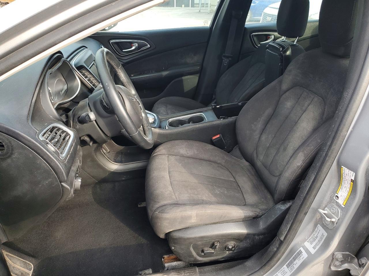 2015 Chrysler 200 Limited - Image 7