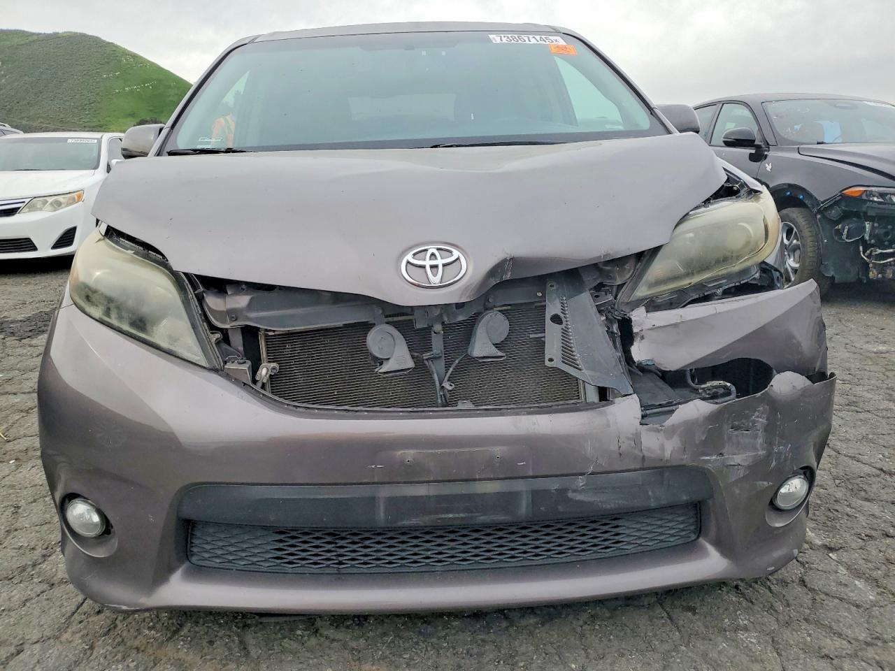 2015 Toyota Sienna Sport - Image 5