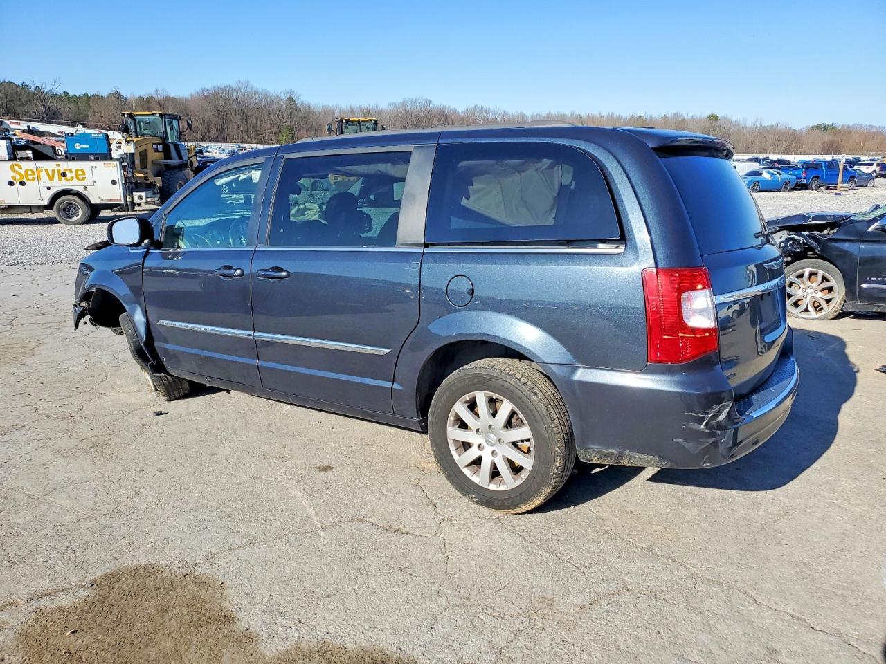 2014 Chrysler Town & Country Touring - Image 2