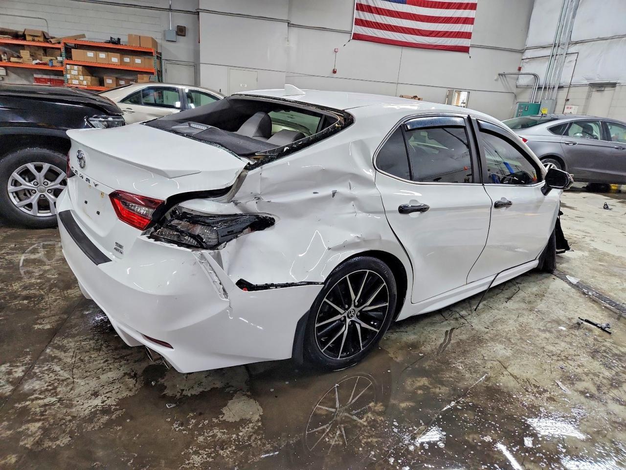 2023 Toyota Camry Se - Image 3