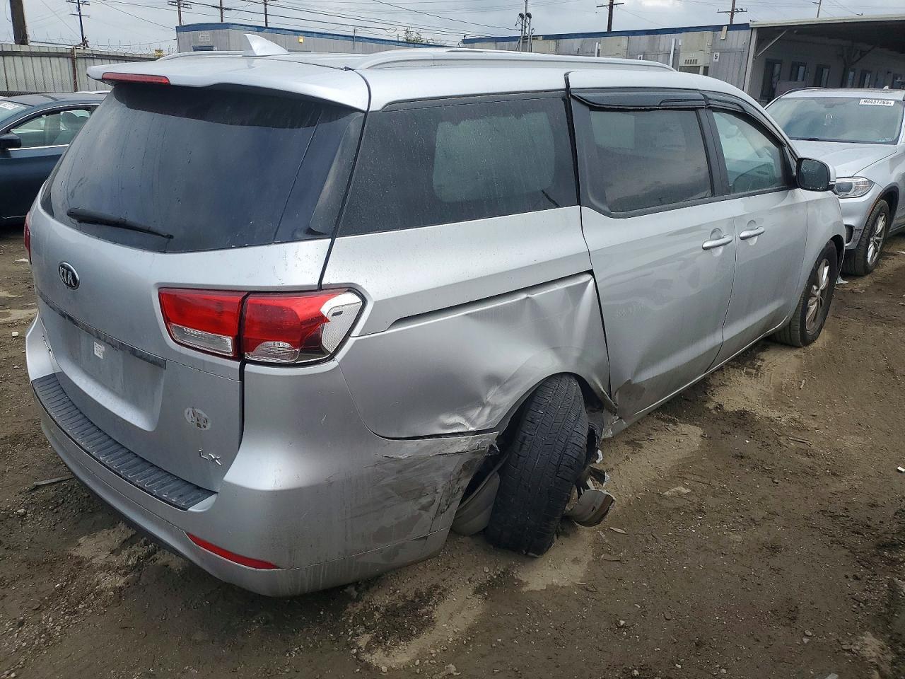 2015 Kia Sedona Lx - Фото 3