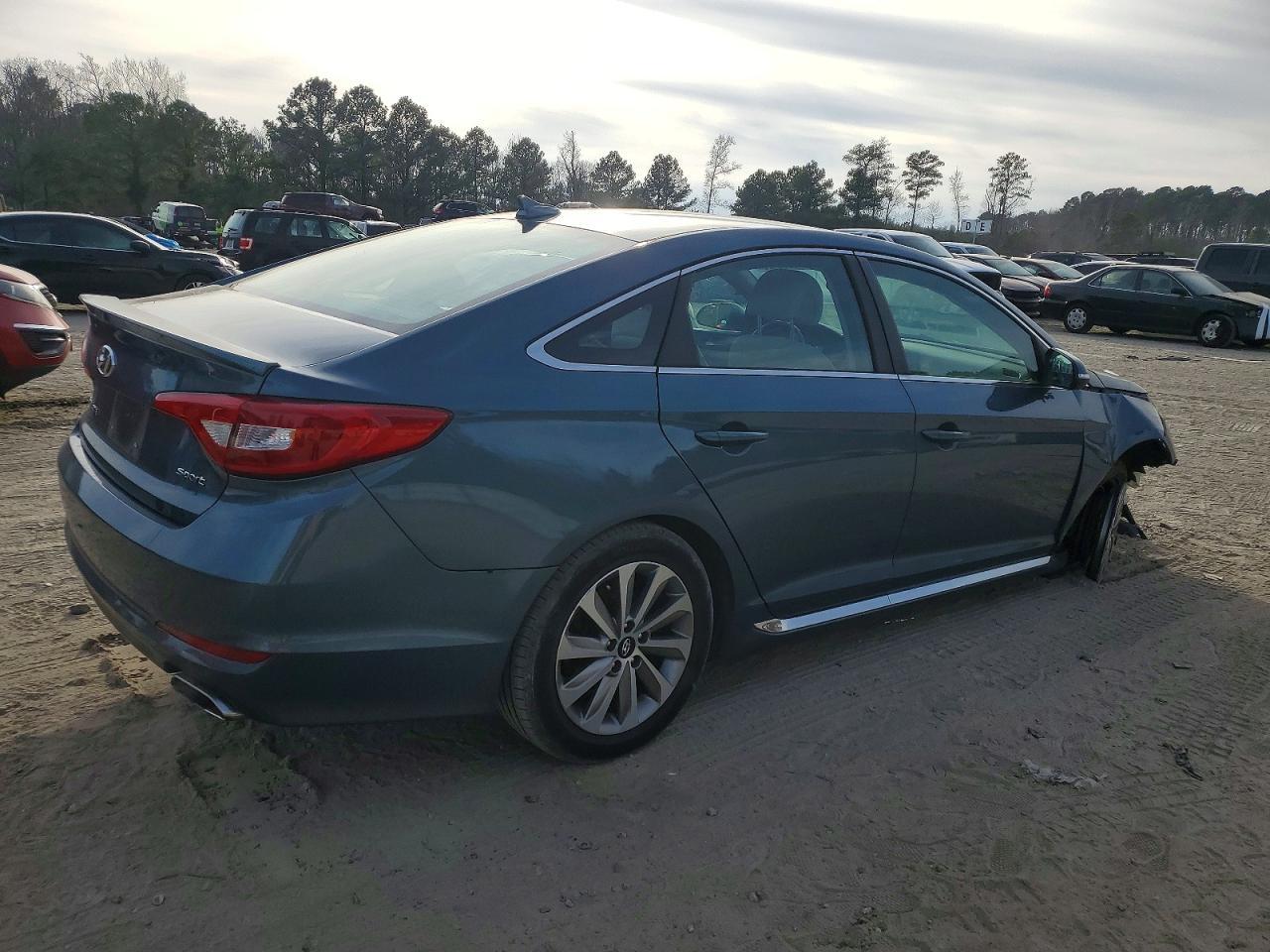 2015 Hyundai Sonata Sport - Image 3