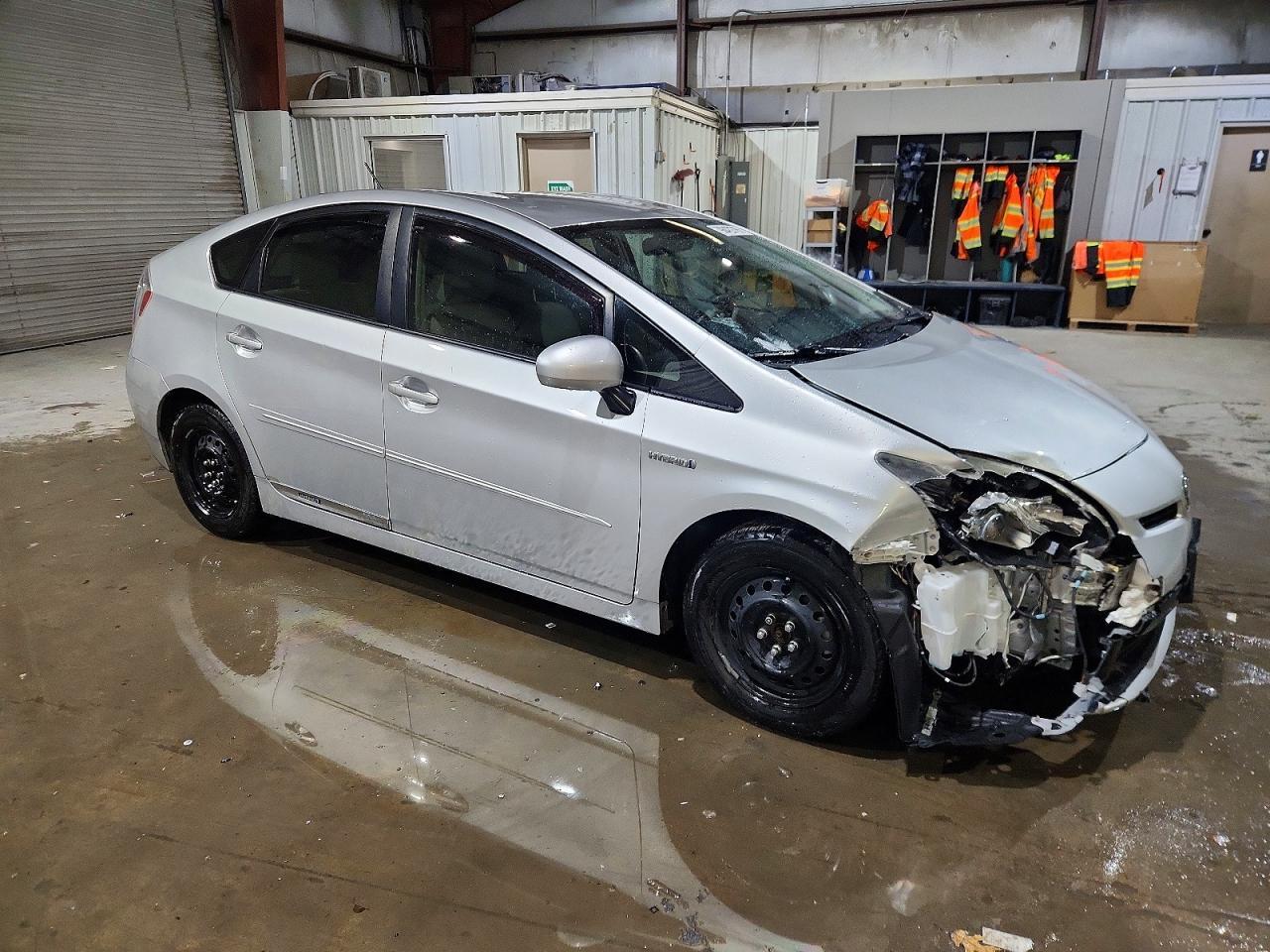 2012 Toyota Prius Three - Фото 4