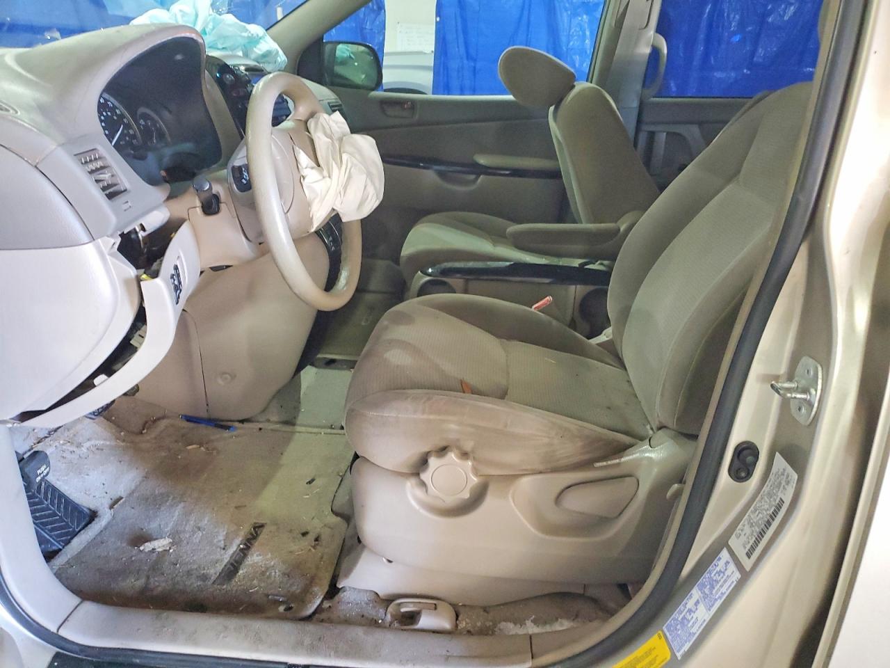 2004 Toyota Sienna Le - Image 7