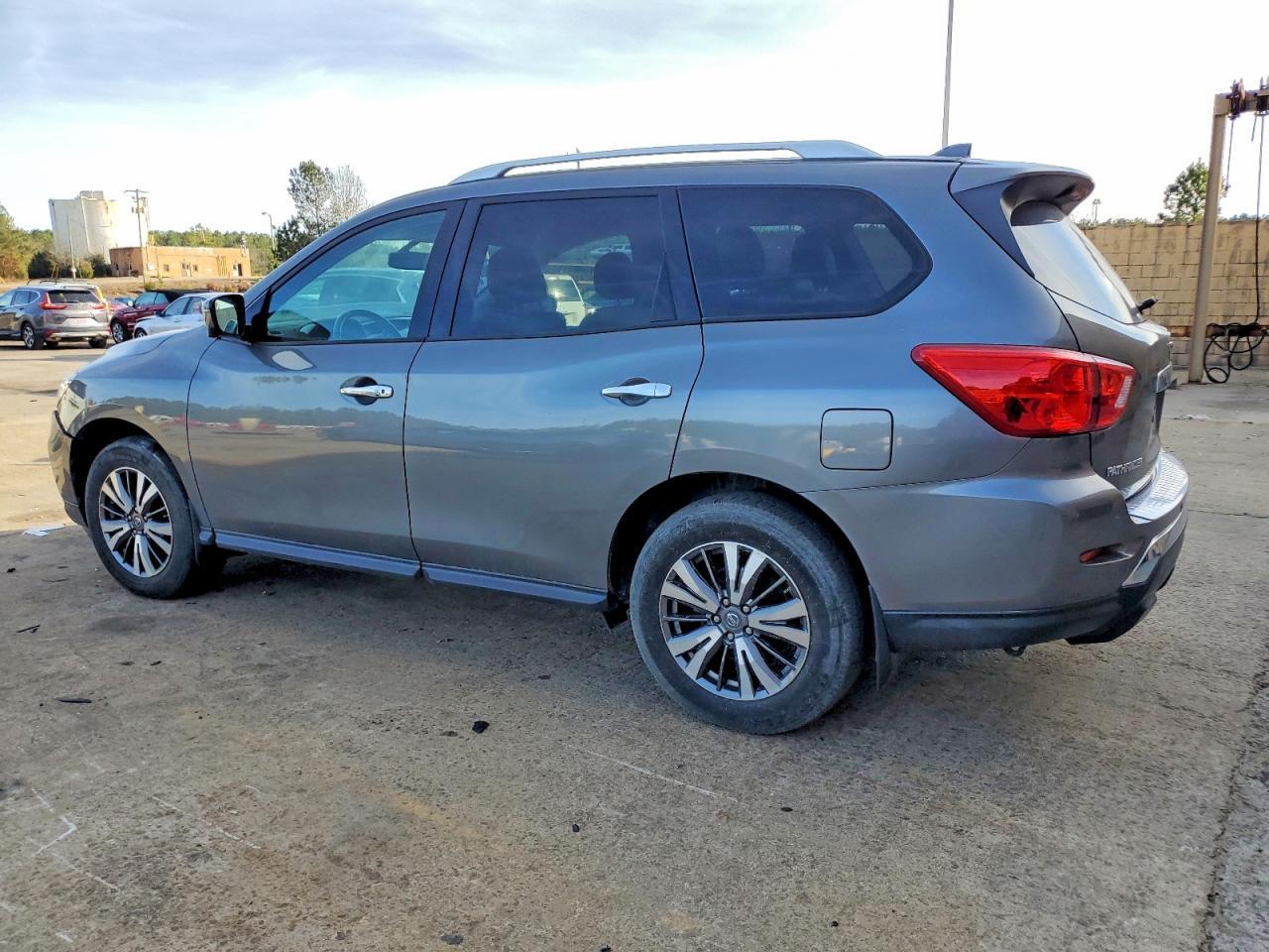 2019 Nissan Pathfinder S - Фото 2