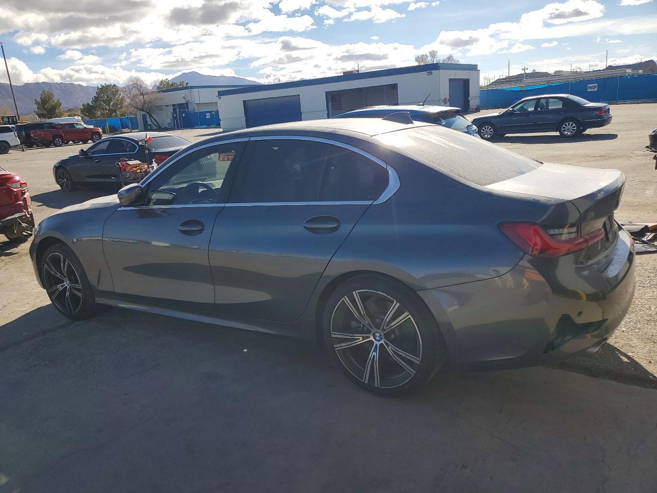 2021 BMW 330I - Фото 2