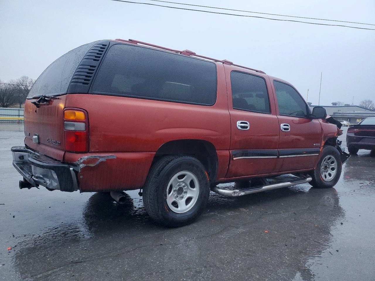 2001 Chevrolet Suburban C1500 - Image 3