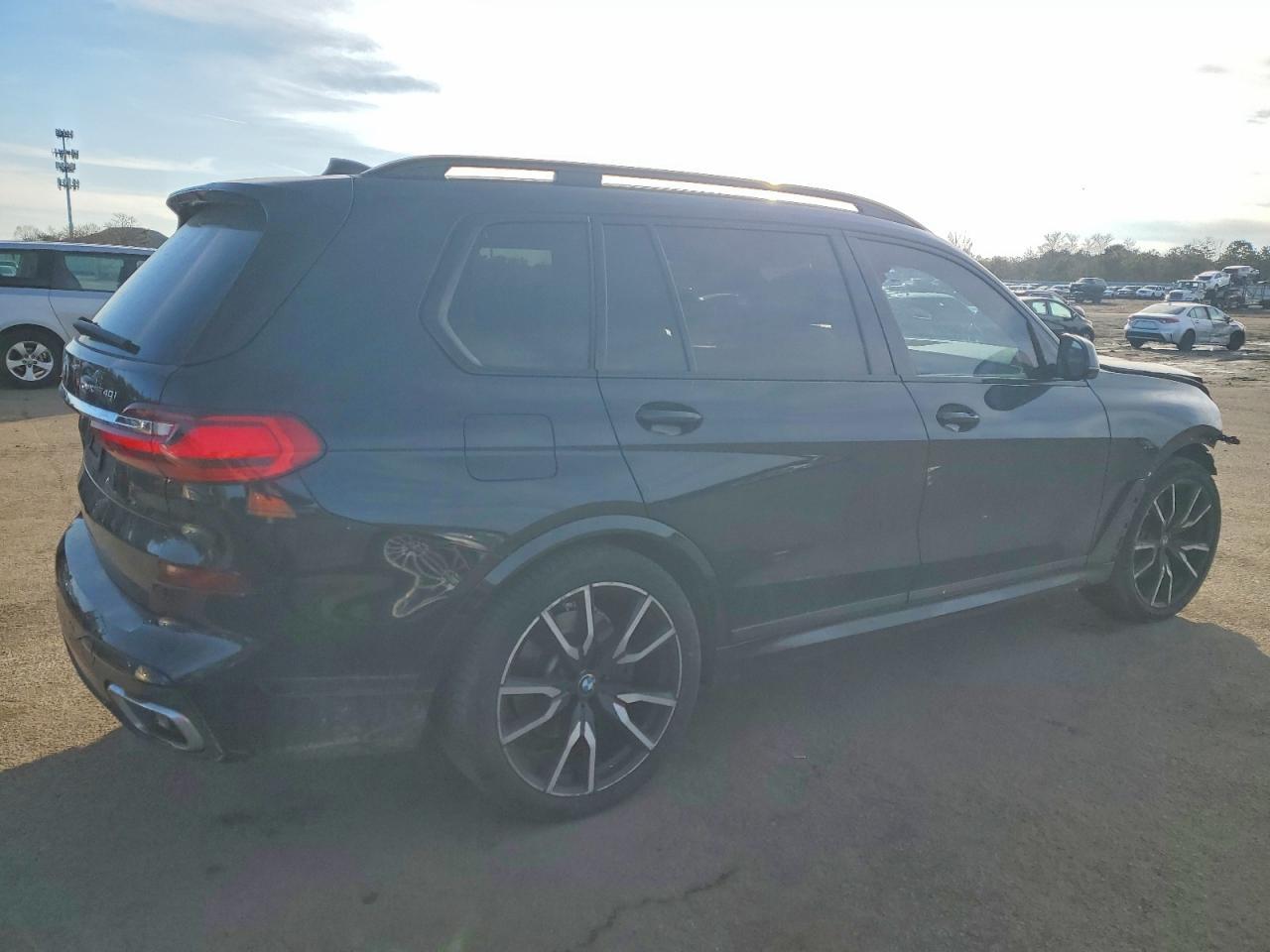 2021 BMW X7 xDrive40I - Фото 3