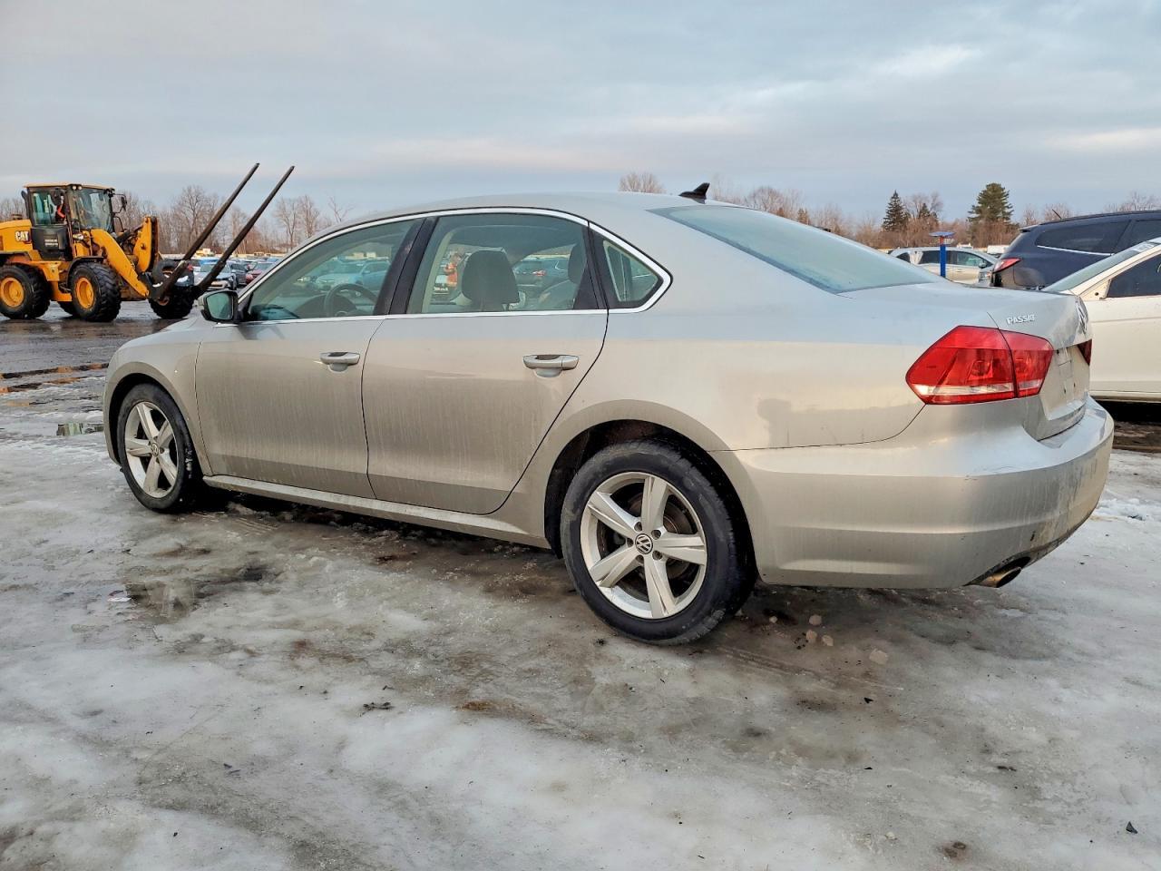 2013 Volkswagen Passat Se - Image 2