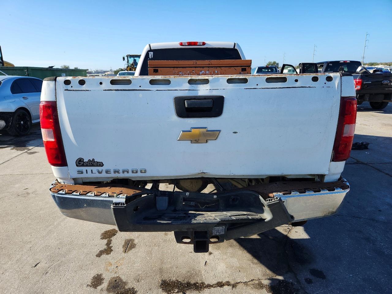 2011 Chevrolet Silverado C2500 Heavy Duty - Image 6
