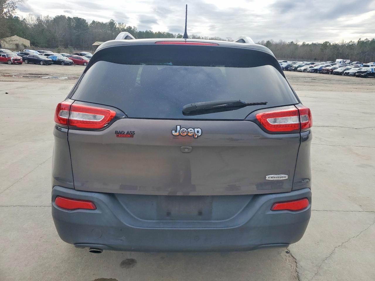 2018 Jeep Cherokee Latitude Plus - Image 6