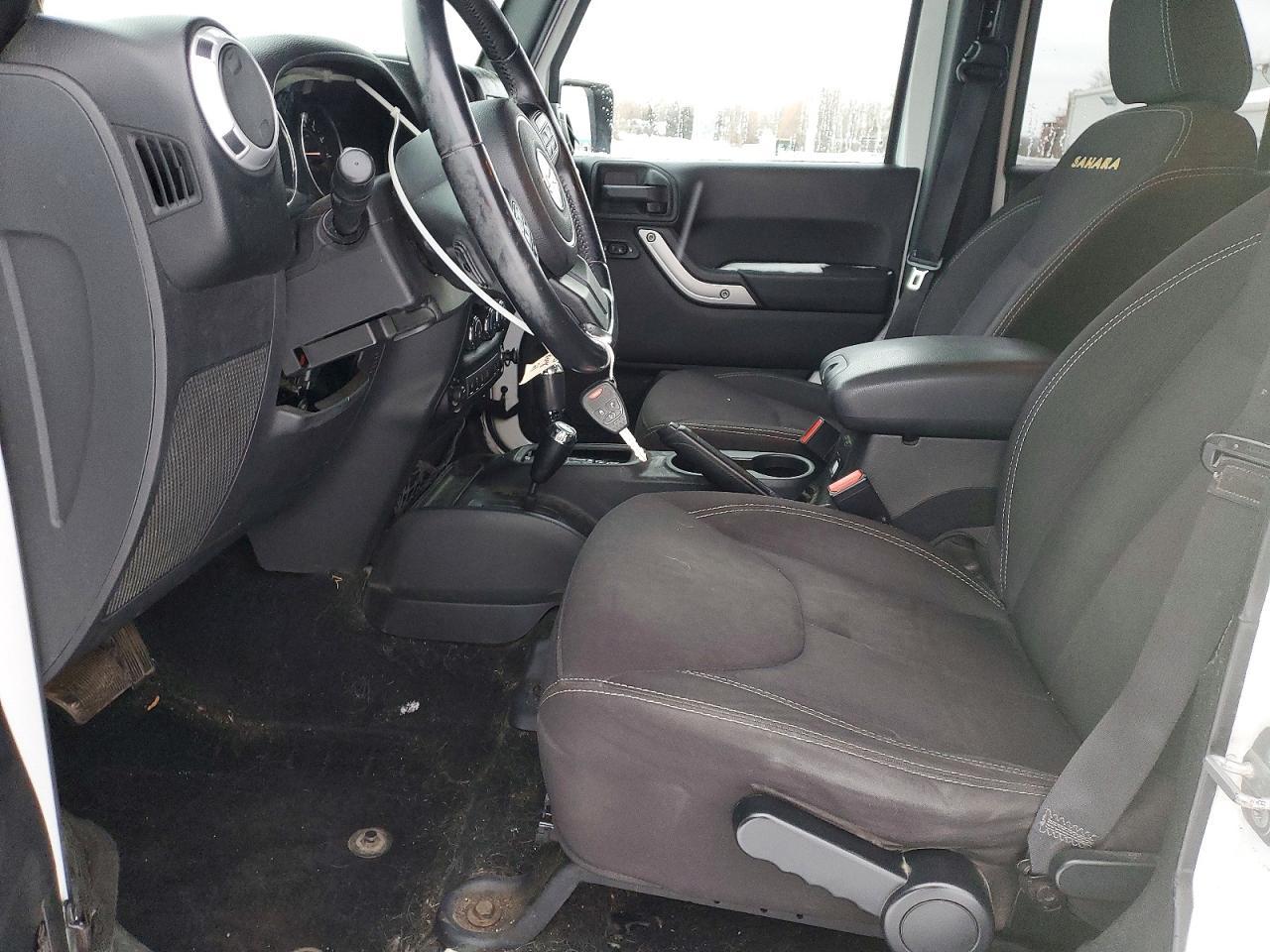 2014 Jeep Wrangler Unlimited Sahara - Image 7