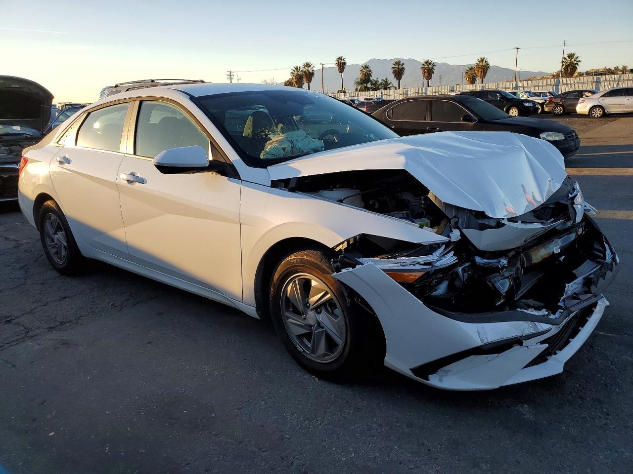 2025 Hyundai Elantra Se - Фото 4