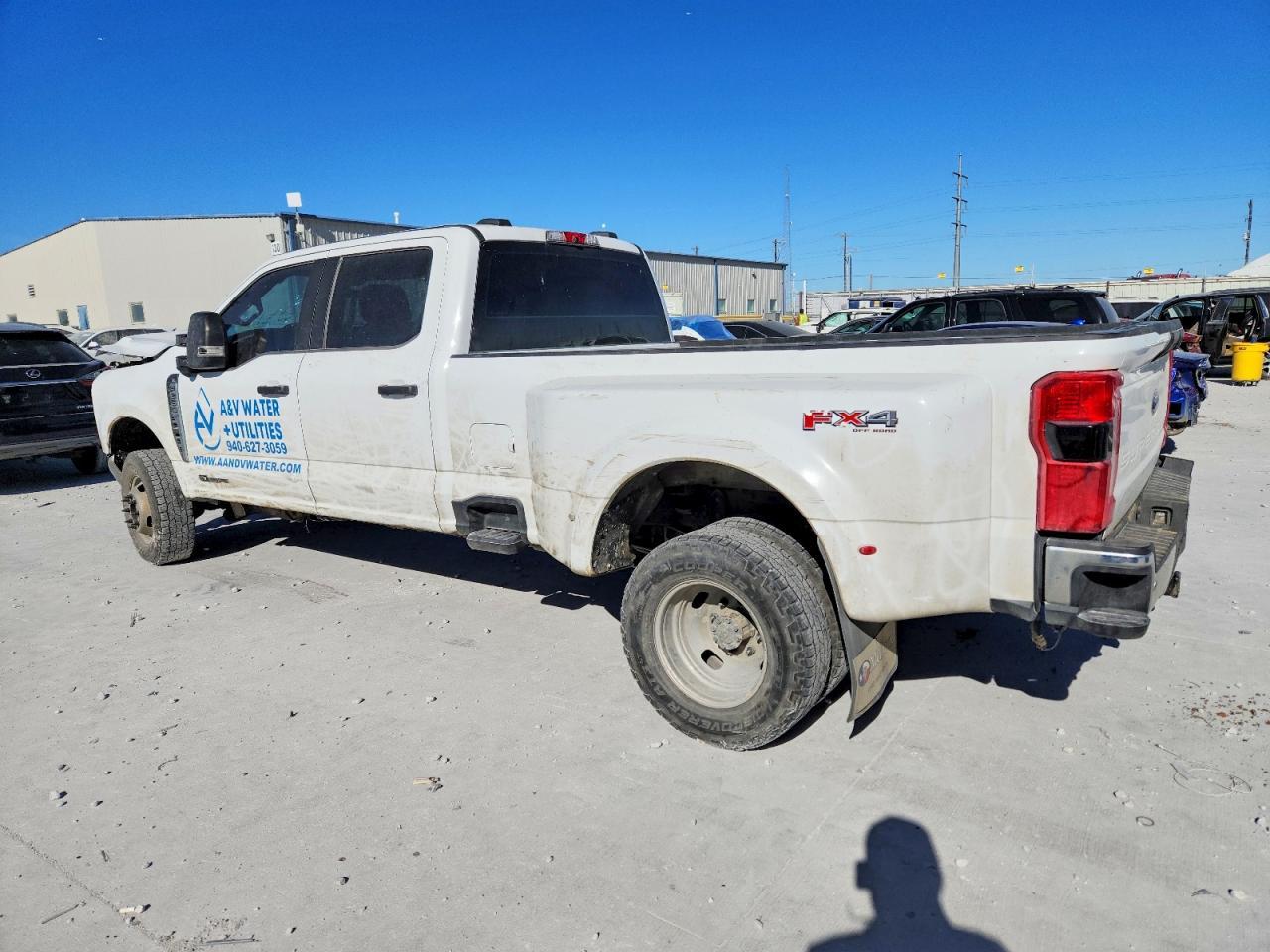 2023 Ford F350 Super Duty - Фото 2