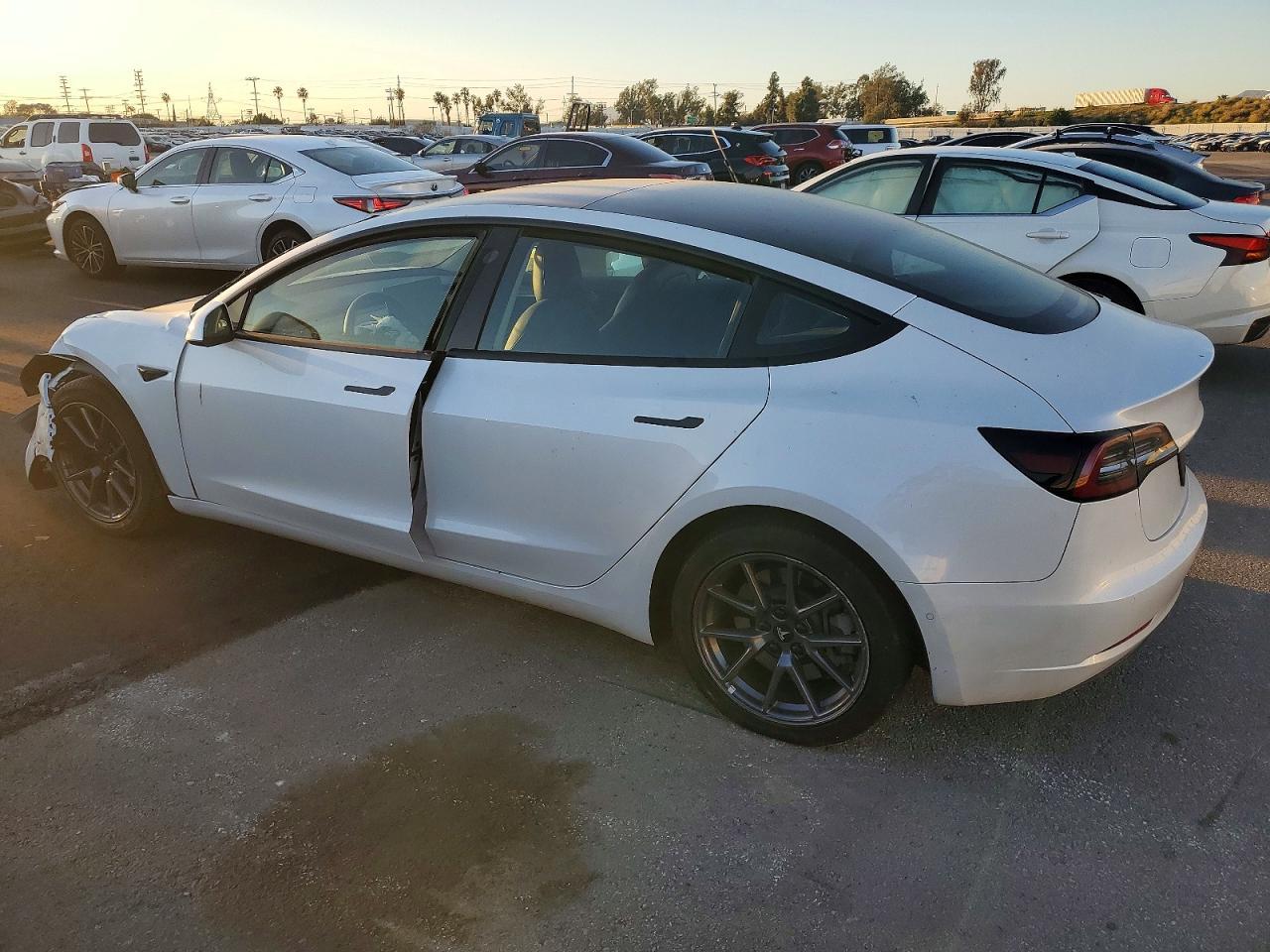 2022 Tesla Model 3 - Фото 2