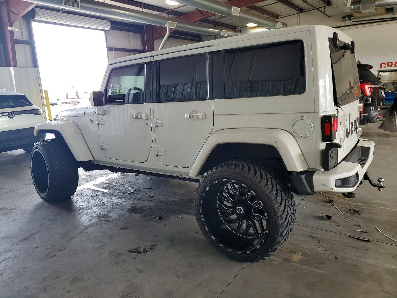 2015 Jeep Wrangler Unlimited Sahara - Фото 2