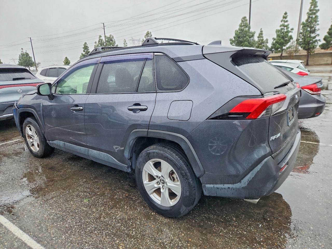 2019 Toyota Rav4 Xle - Image 2