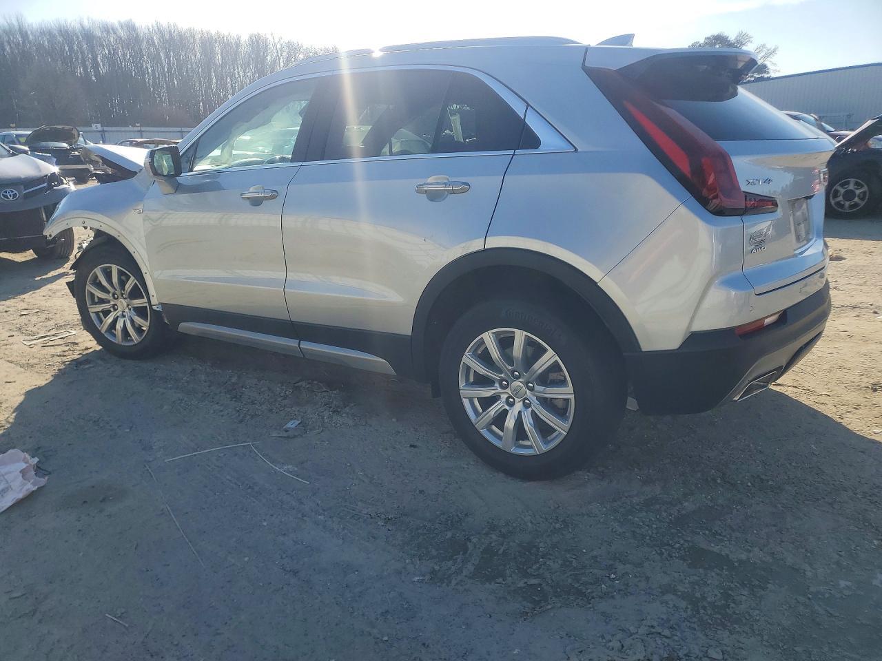 2022 Cadillac Xt4 Premium Luxury - Image 2