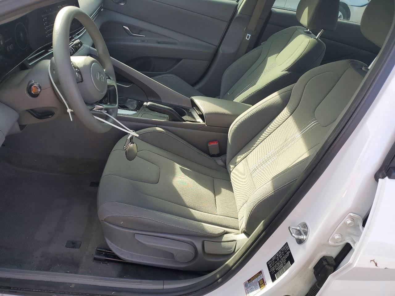2024 Hyundai Elantra Sel - Image 7
