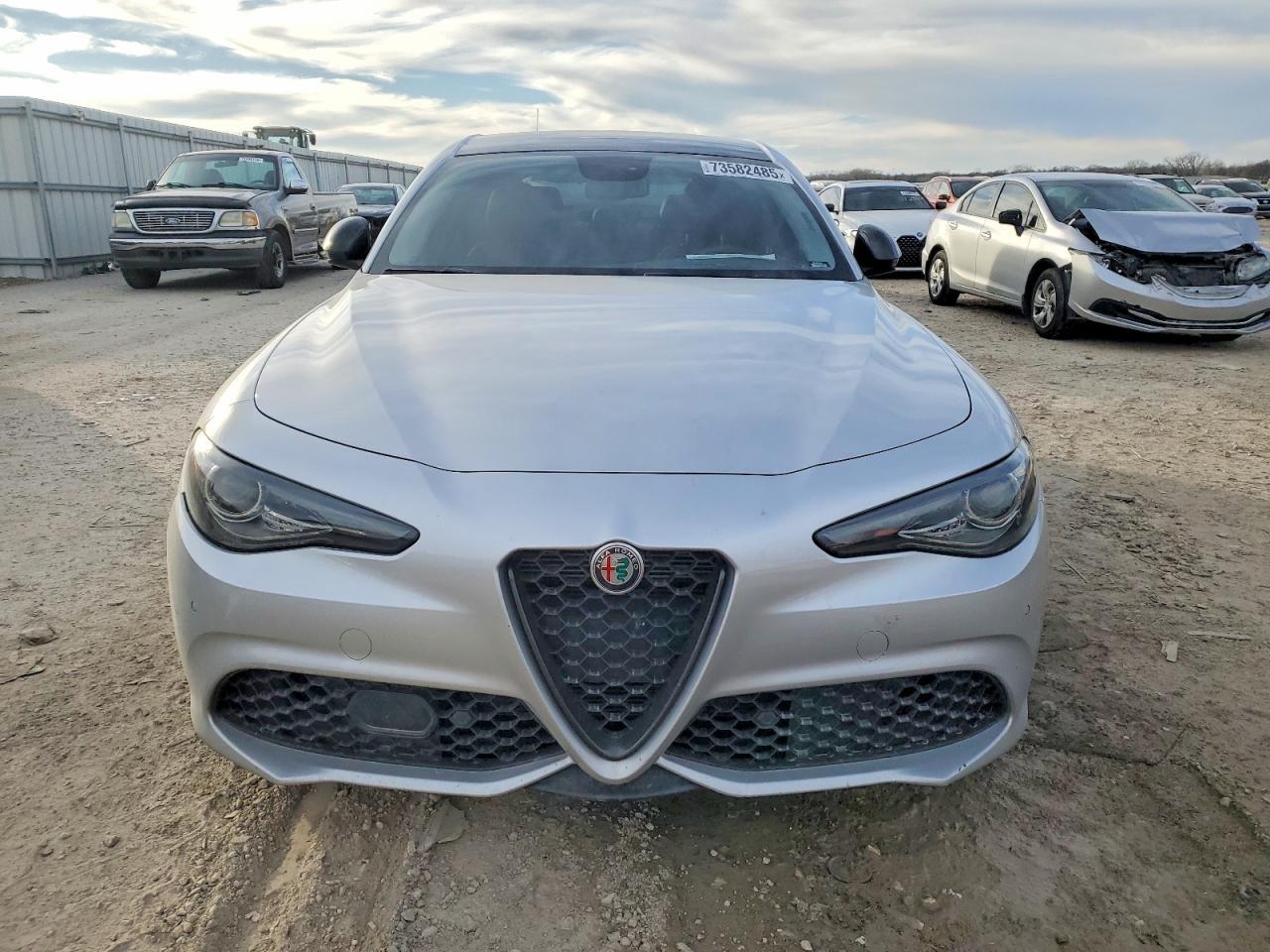 2019 Alfa Romeo Giulia - Фото 5